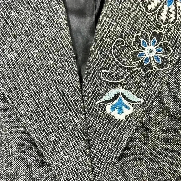 New York & Co. Heathered Gray Embroidered Floral Buttoned Blazer Jacket Size 4 - Picture 5 of 16